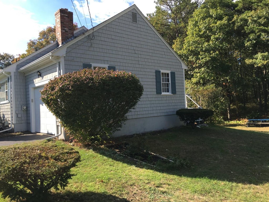 69 Stub Toe Road Barnstable, MA 02635 - Photo 4 of 27 a backyard of a house with lots of green space