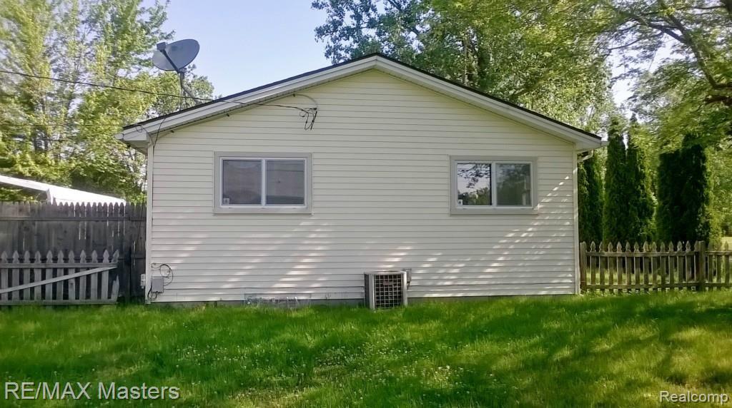673 Ford Road Carleton, MI 48117 - Photo 3 of 19 BACK