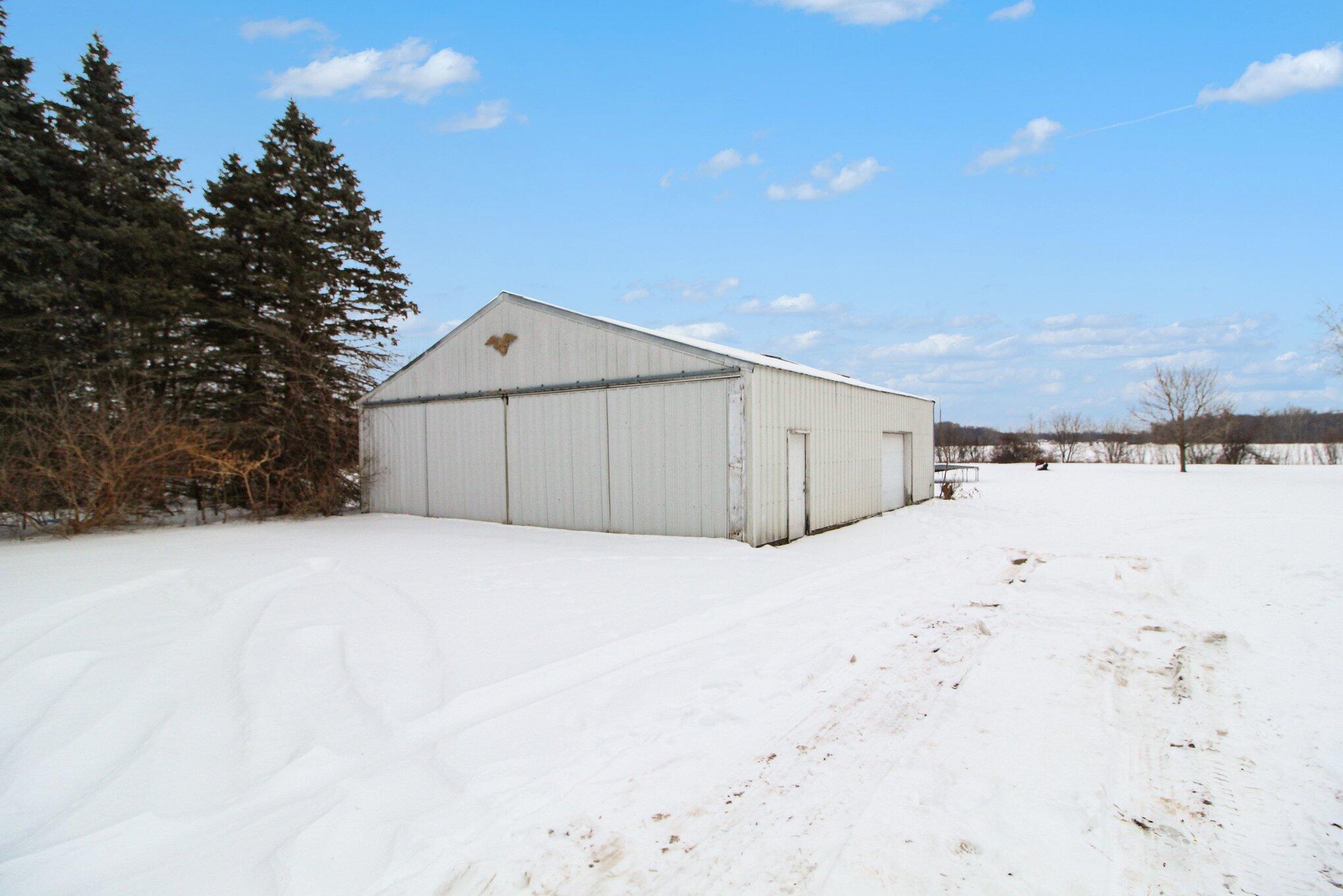 7916 Milan-Oakville Road Milan, MI 48160 - Photo 32 of 39 034_file_4432