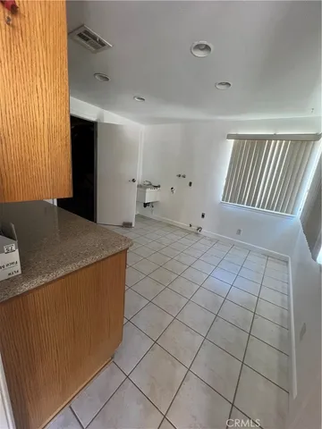 a view of livingroom with furniture