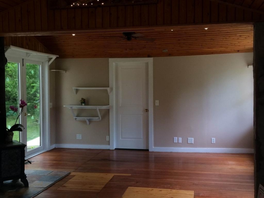 434 Wiley Road Douglas, MI 49406 - Photo 3 of 14 LivingRm2