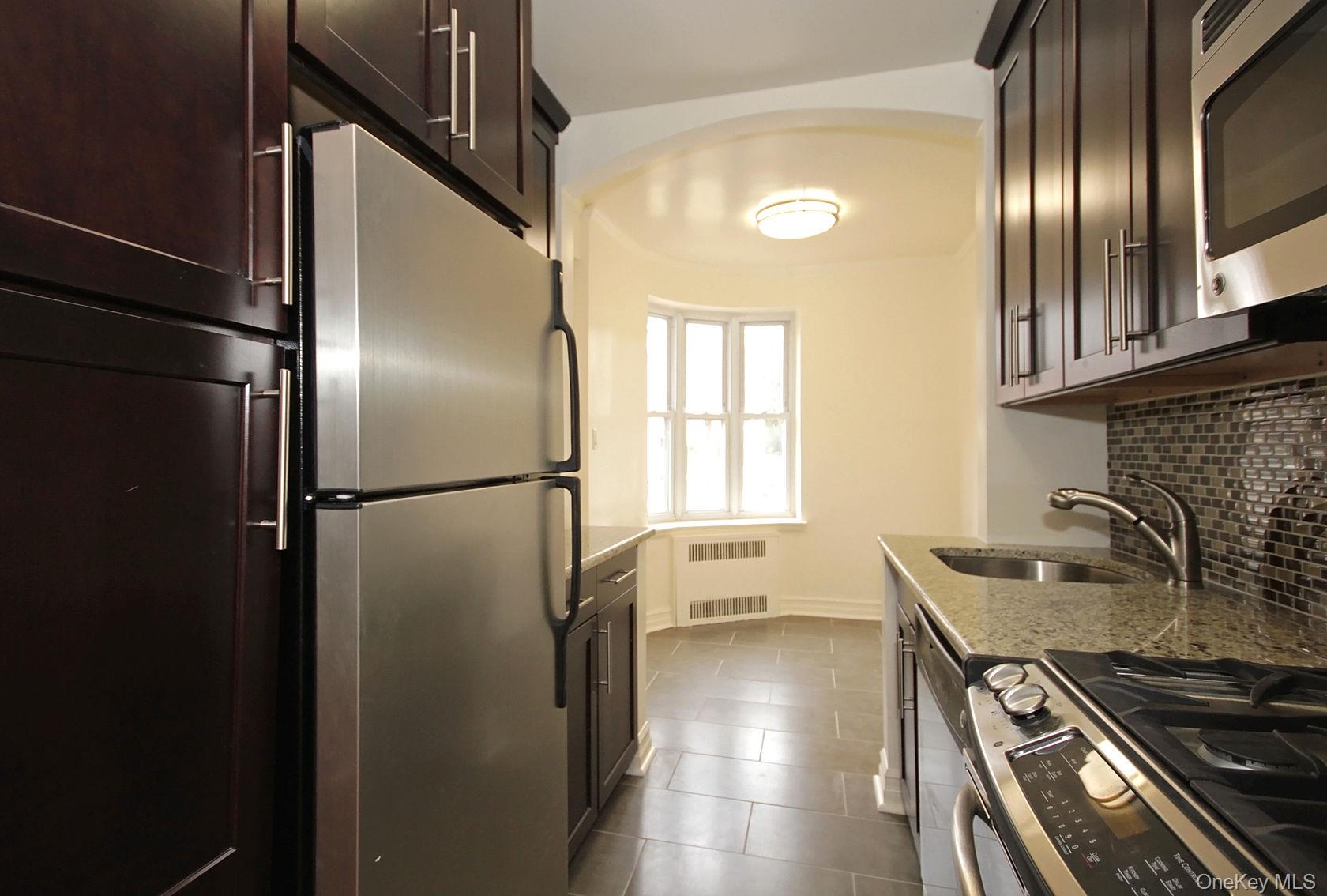 160 South Middle Neck Road, Unit 2H Great Neck, NY 11021 - Photo 7 of 12