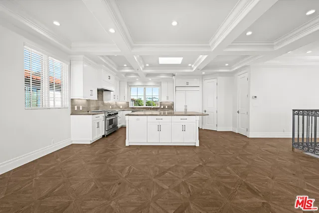 a view of an empty room with a ceiling fan