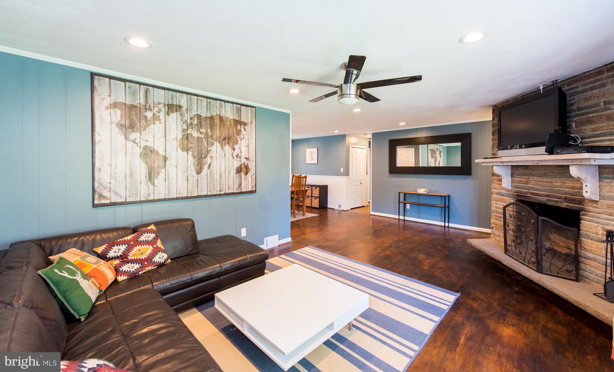 6047 Old Washington Road Elkridge, MD 21075 - Photo 3 of 33 Living Room