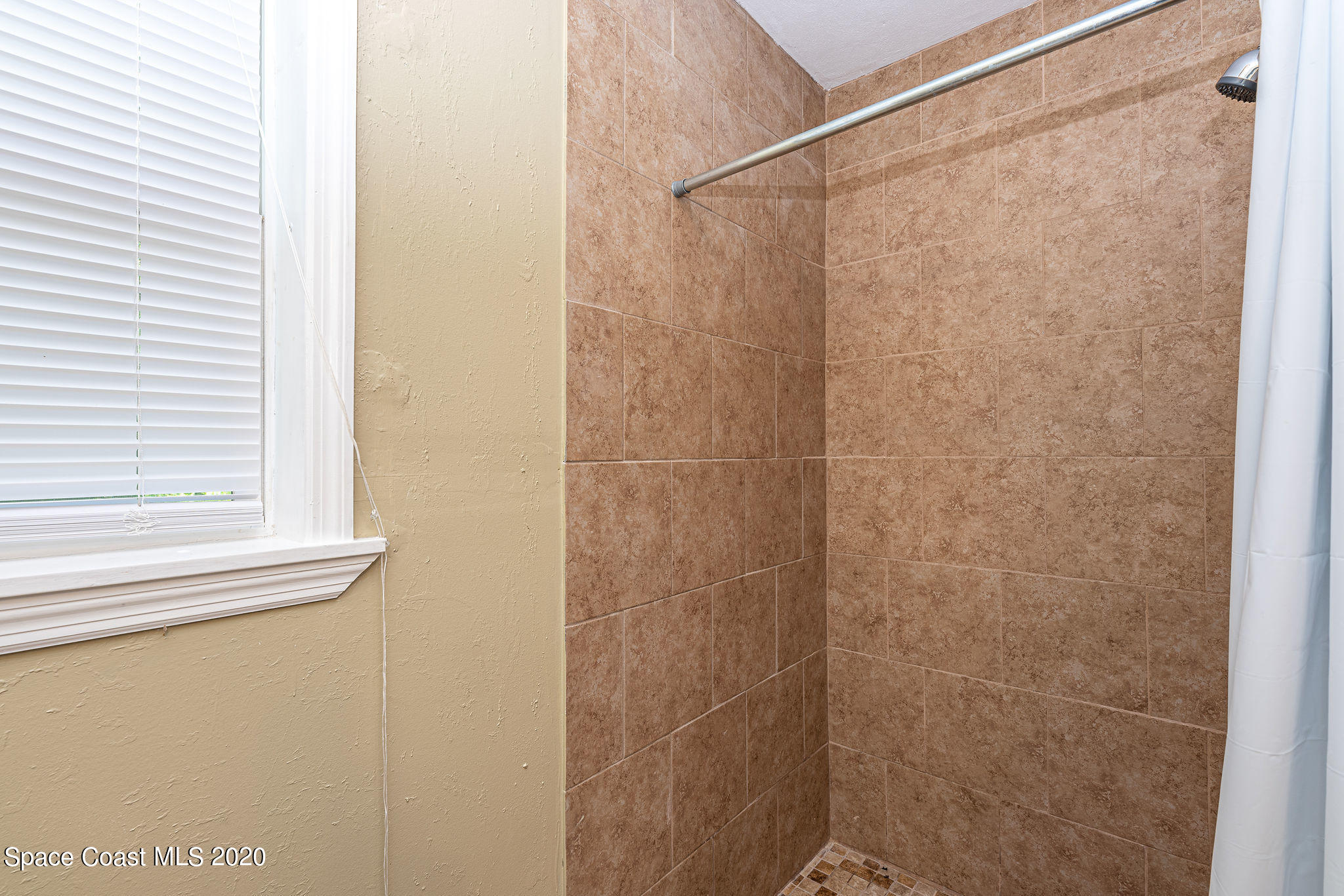 424 Rock Pit Road Titusville, FL 32796 - Photo 12 of 19 Hall Bathroom