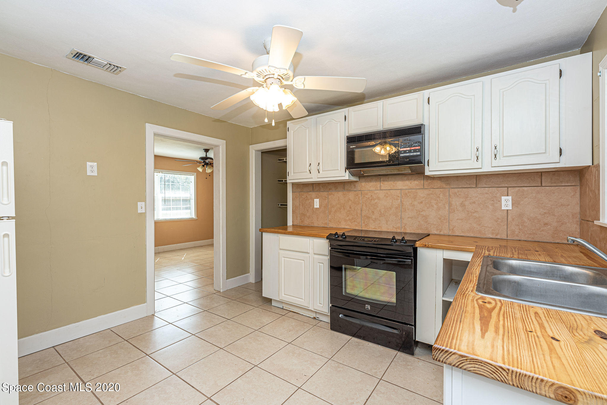424 Rock Pit Road Titusville, FL 32796 - Photo 6 of 19 Kitchen Alt View