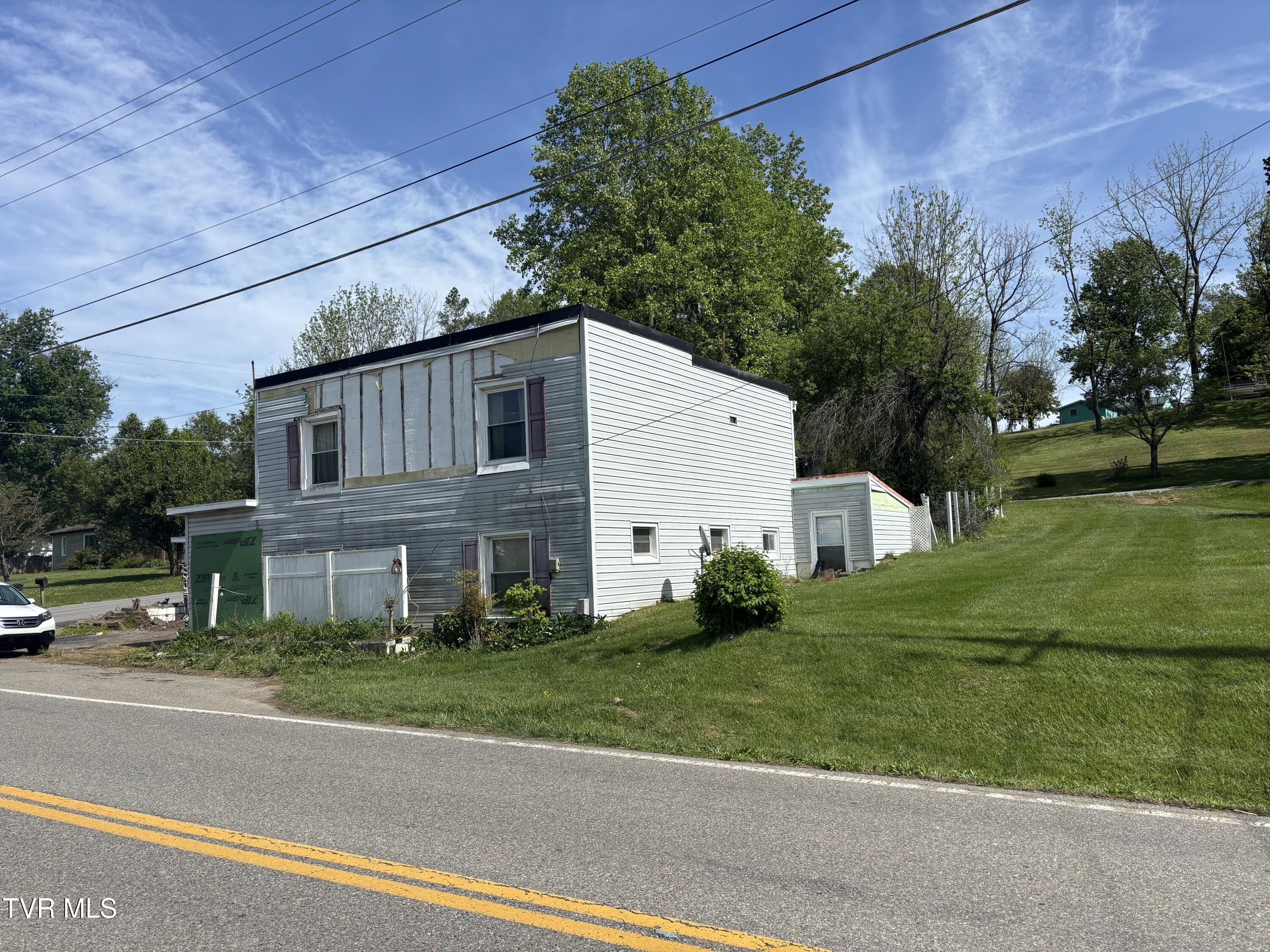 4401 Cherokee Road Jonesborough, TN 37659 - Photo 2 of 25 IMG_1517