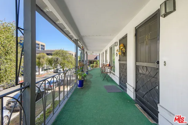 $2,400 | 186 North Clark Drive, Beverly Hills, CA 90211