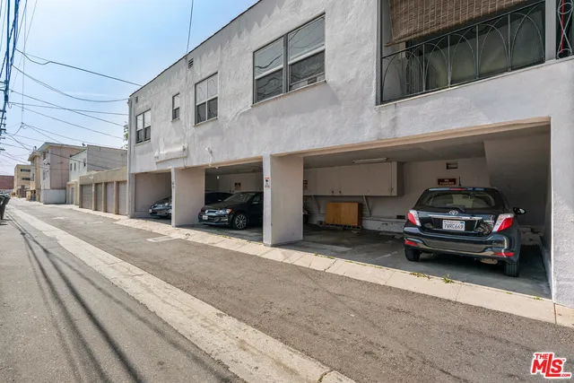 $2,400 | 186 North Clark Drive, Beverly Hills, CA 90211