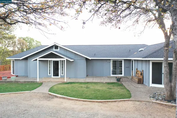 $3,200 | 14630 St Croy Road, Red Bluff, CA 96080
