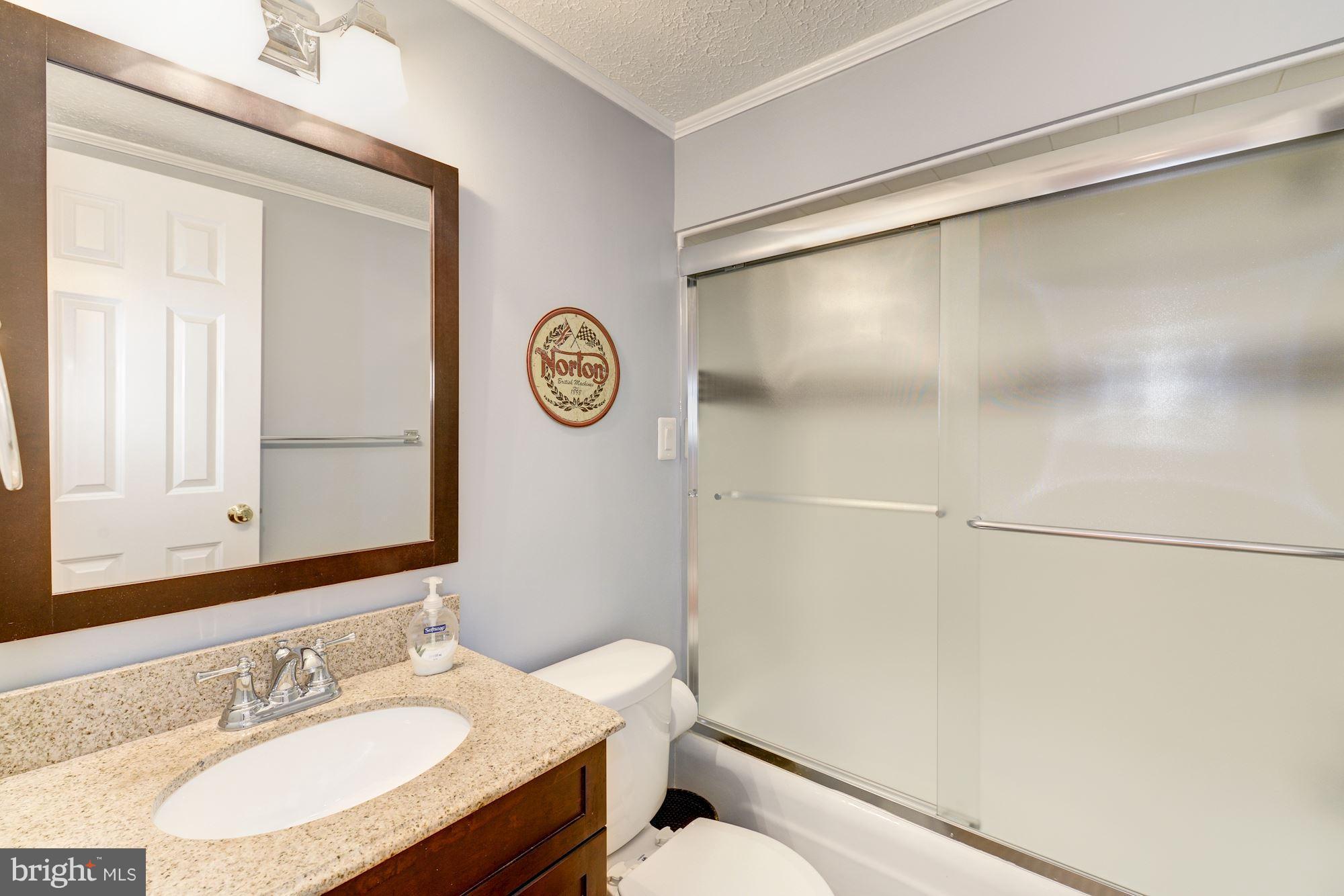 3881 Chain Bridge Road Fairfax, VA 22030 - Photo 22 of 23 Bath