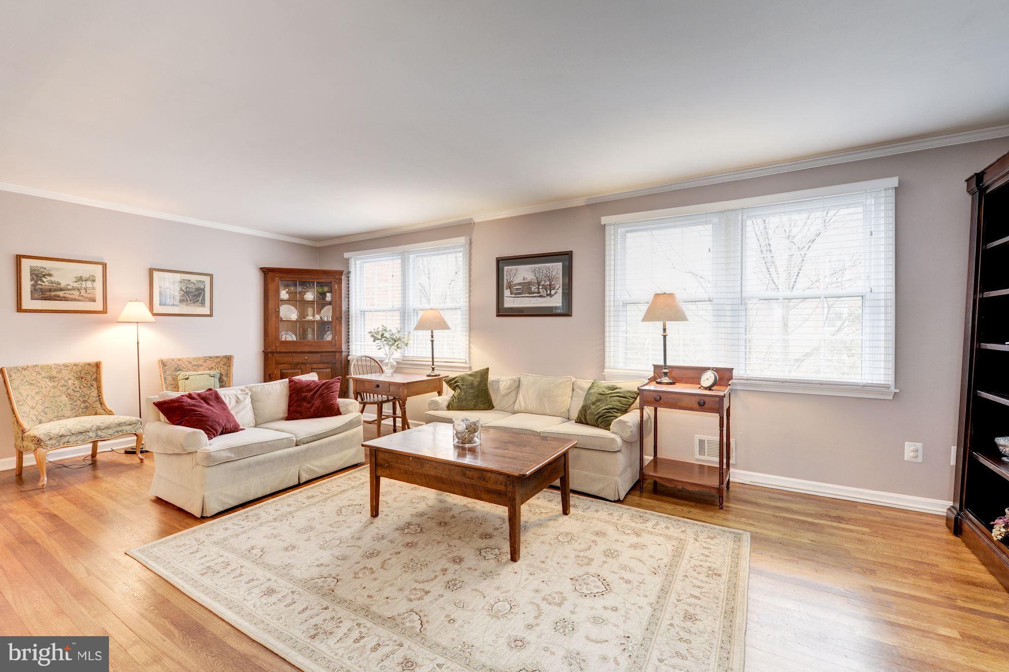 3881 Chain Bridge Road Fairfax, VA 22030 - Photo 8 of 23 Living Room