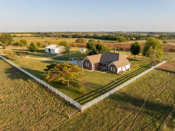 $515,000 | 800 Northwest 950 Road, Blairstown, MO 64726