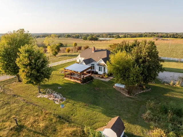 $515,000 | 800 Northwest 950 Road, Blairstown, MO 64726