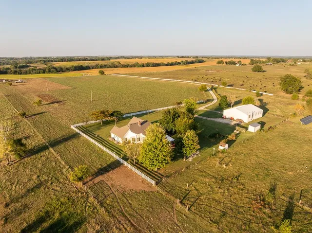 $515,000 | 800 Northwest 950 Road, Blairstown, MO 64726