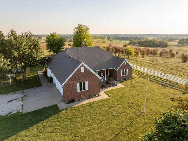$515,000 | 800 Northwest 950 Road, Blairstown, MO 64726