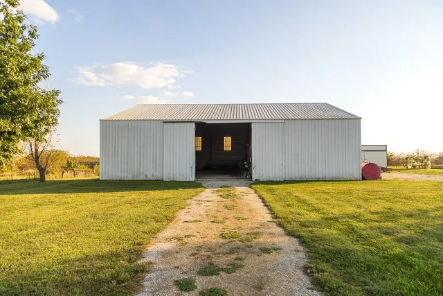 $515,000 | 800 Northwest 950 Road, Blairstown, MO 64726