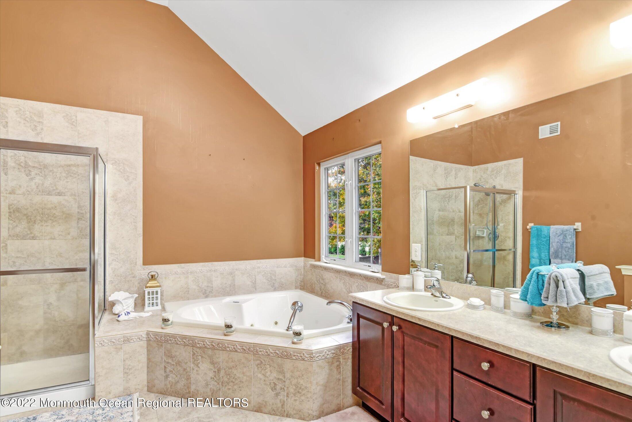 514 Cobain Road Jackson, NJ 08527 - Photo 18 of 30 25-Master Bathroom