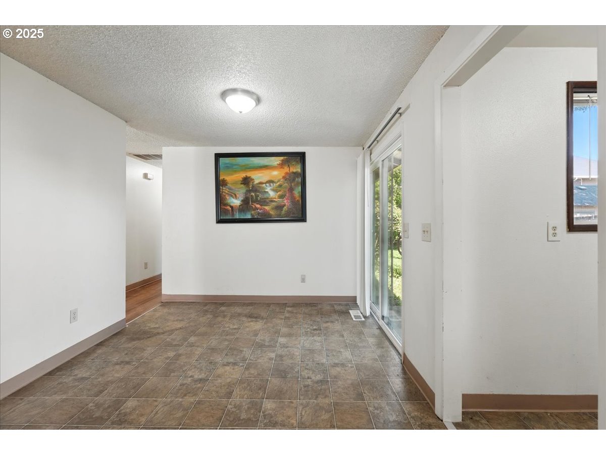 18495 Southwest Springfield Street Beaverton, OR 97078 - Photo 11 of 22 Gallery Image 11