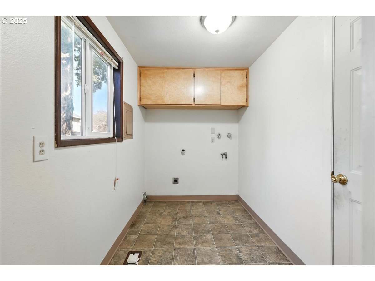 18495 Southwest Springfield Street Beaverton, OR 97078 - Photo 14 of 22 Gallery Image 14