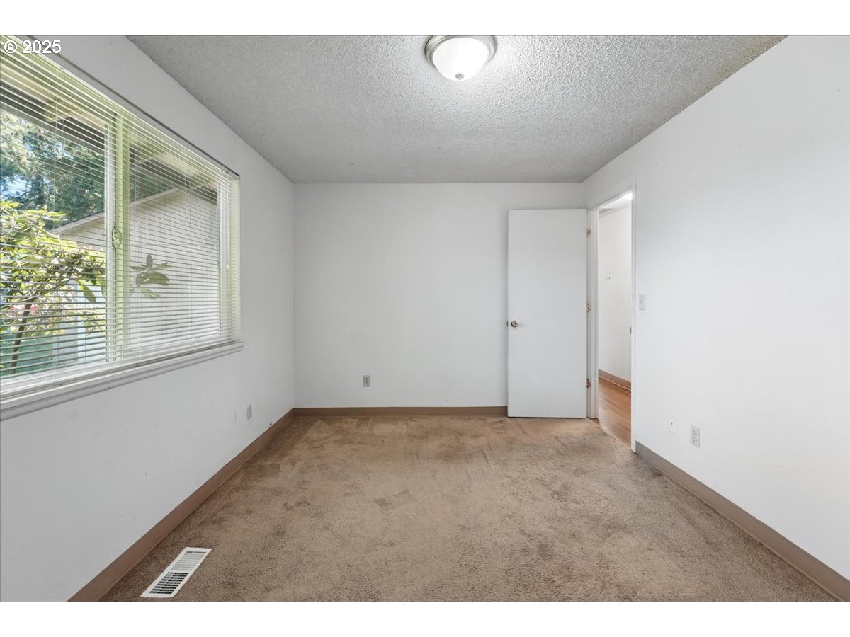 18495 Southwest Springfield Street Beaverton, OR 97078 - Photo 21 of 22 Gallery Image 21