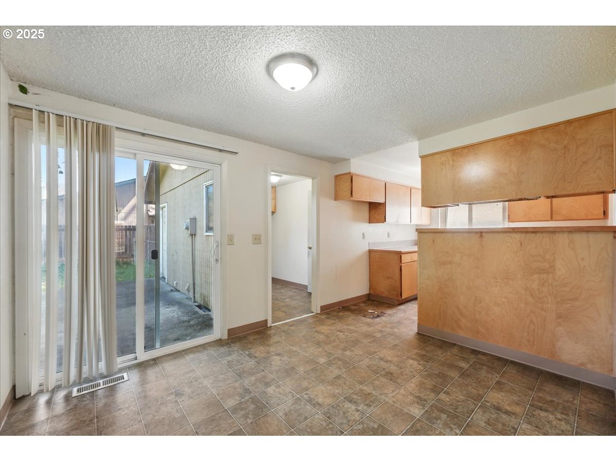 18495 Southwest Springfield Street Beaverton, OR 97078 - Photo 10 of 22 Gallery Image 10