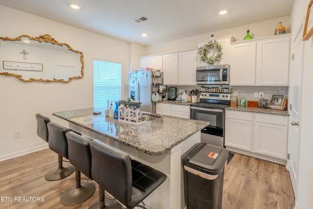 $389,900 | 1683 Pebblestone Court, Morristown, TN 37814