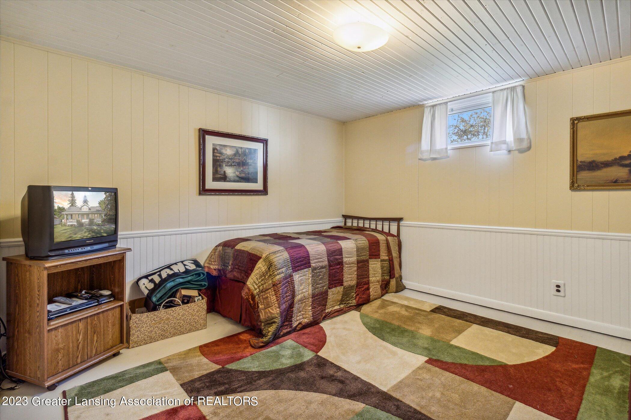 719 Bretton Road Lansing, MI 48917 - Photo 33 of 41 36-photo-36