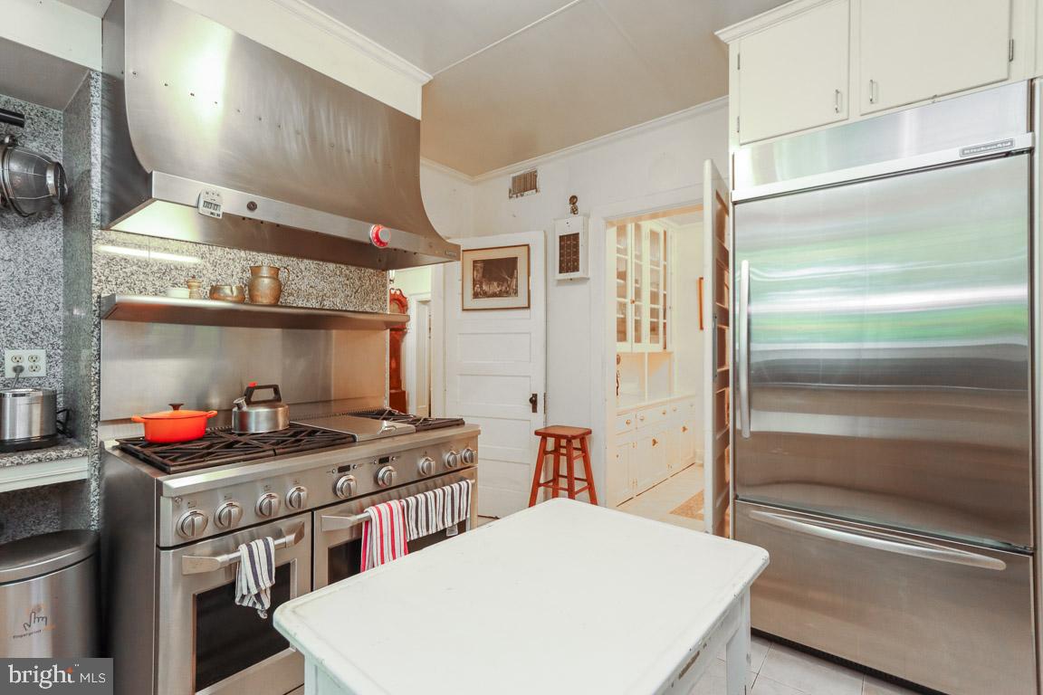 17 Midvale Road Baltimore, MD 21210 - Photo 8 of 58