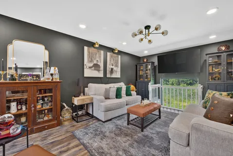 $334,900 | 405 Locksley Drive, Streamwood, IL 60107