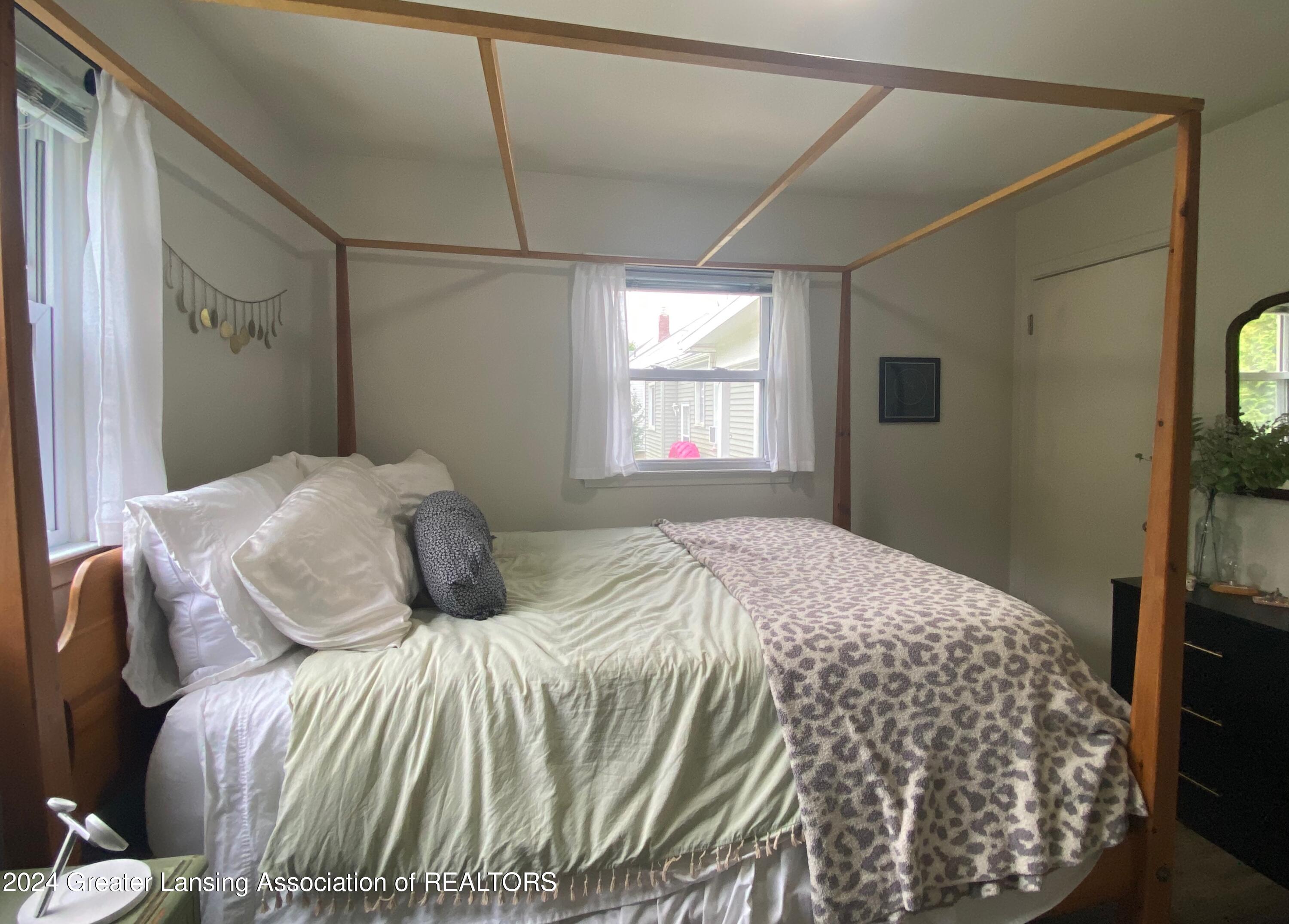 801 East Cavanaugh Road Lansing, MI 48910 - Photo 16 of 27 16