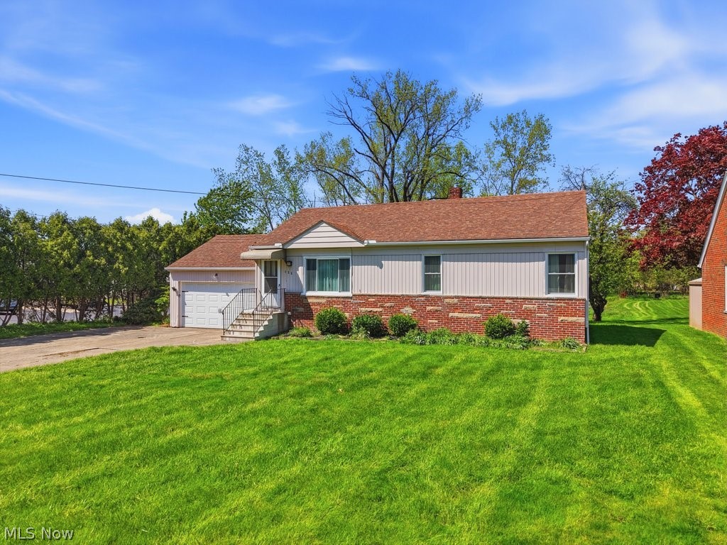 125 Meadowlane Road Independence, OH 44131 - Photo 2 of 33