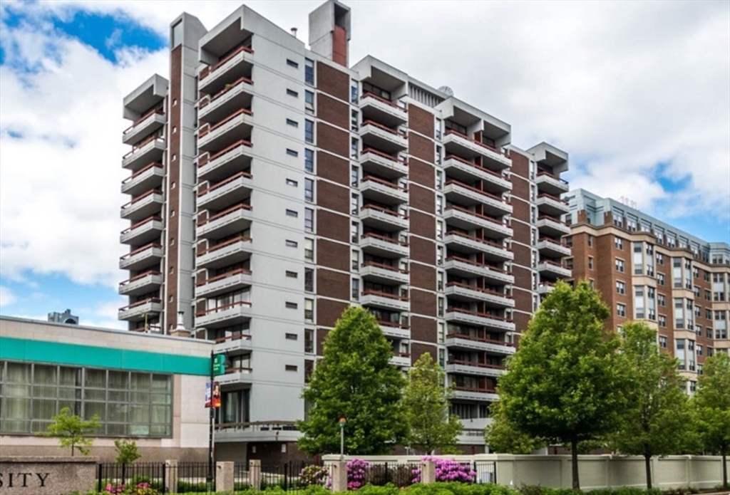 566 Commonwealth Avenue, Unit 308 Boston, MA 02215 - Photo 1 of 14 a front view of a building