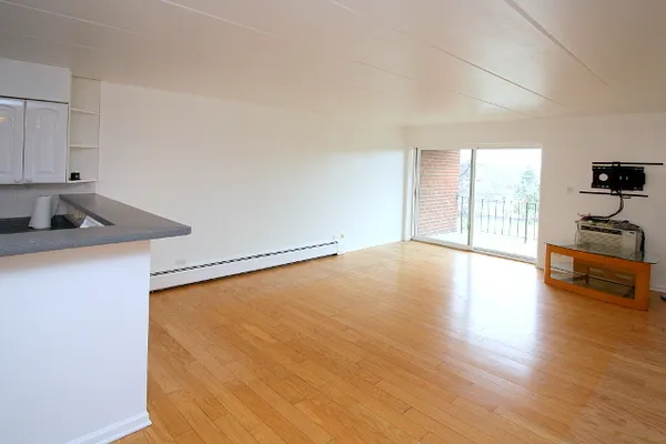 $215,000 | 16 East Old Willow Road, Unit 405S, Prospect Heights, IL 60070