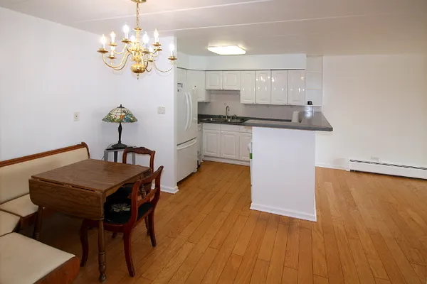 $215,000 | 16 East Old Willow Road, Unit 405S, Prospect Heights, IL 60070