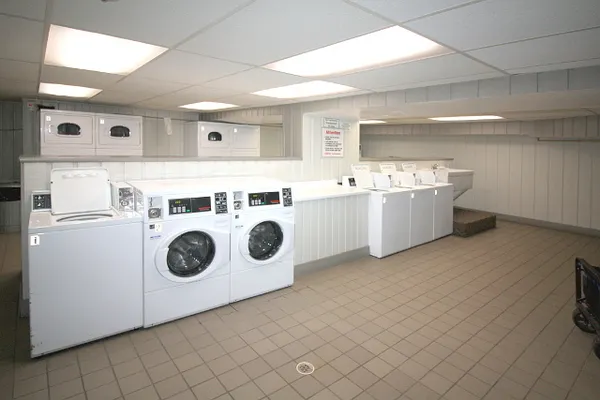 $215,000 | 16 East Old Willow Road, Unit 405S, Prospect Heights, IL 60070