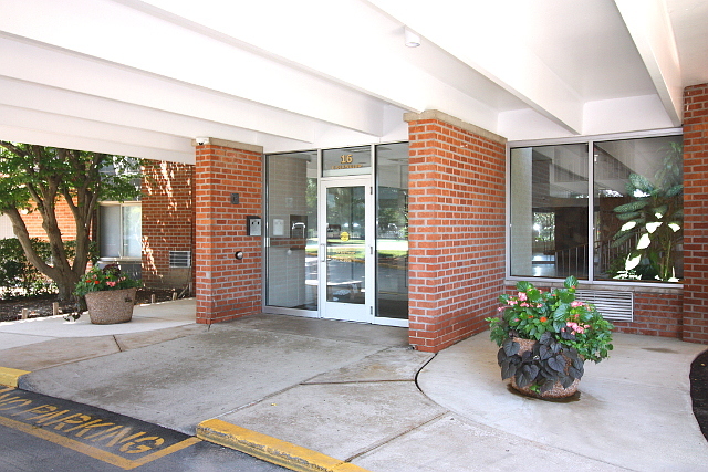 16 East Old Willow Road, Unit 405S Prospect Heights, IL 60070 - Photo 3 of 21