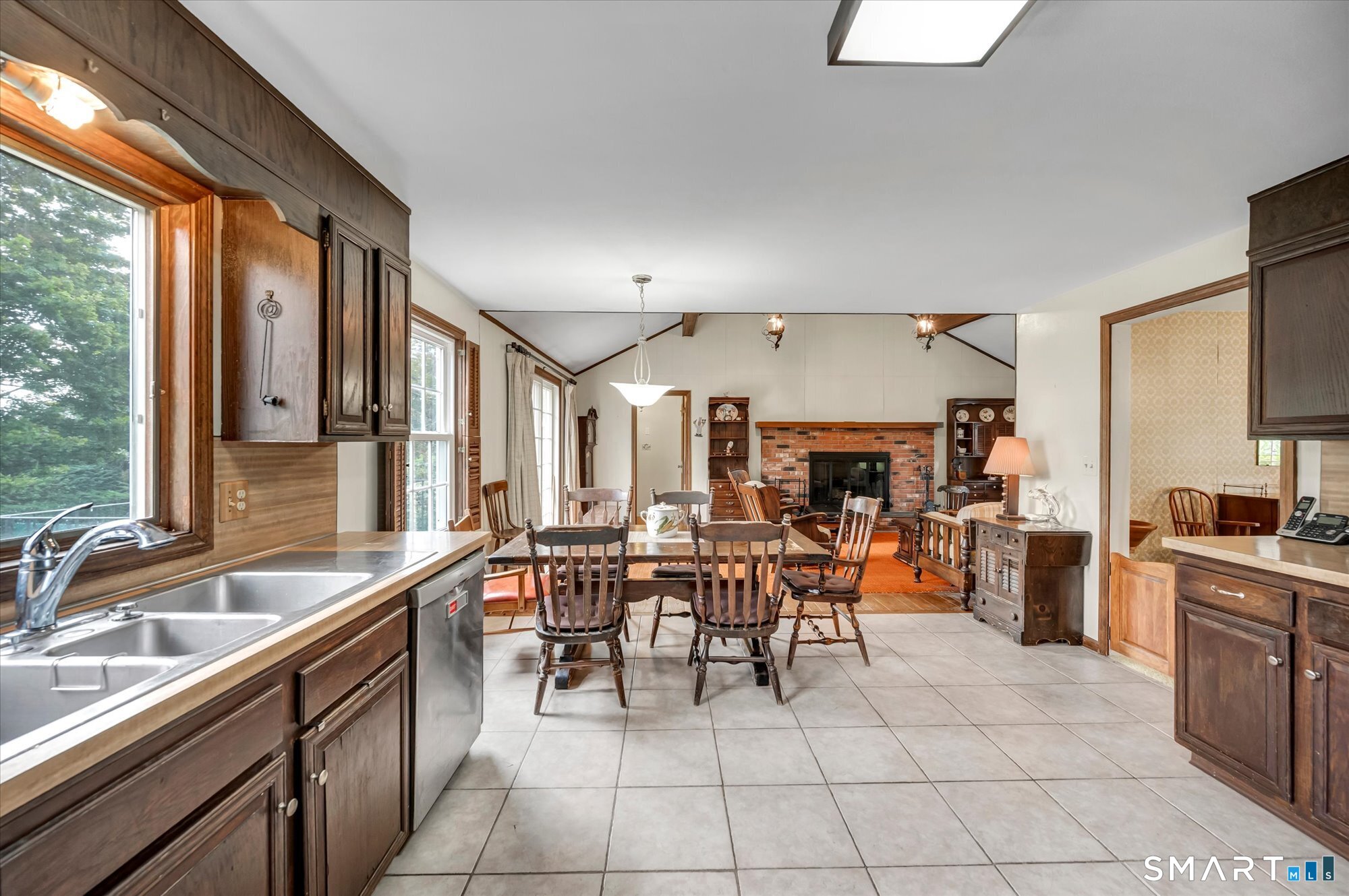 110 Goodspeed Avenue Meriden, CT 06451 - Photo 5 of 28 Gallery Image 5