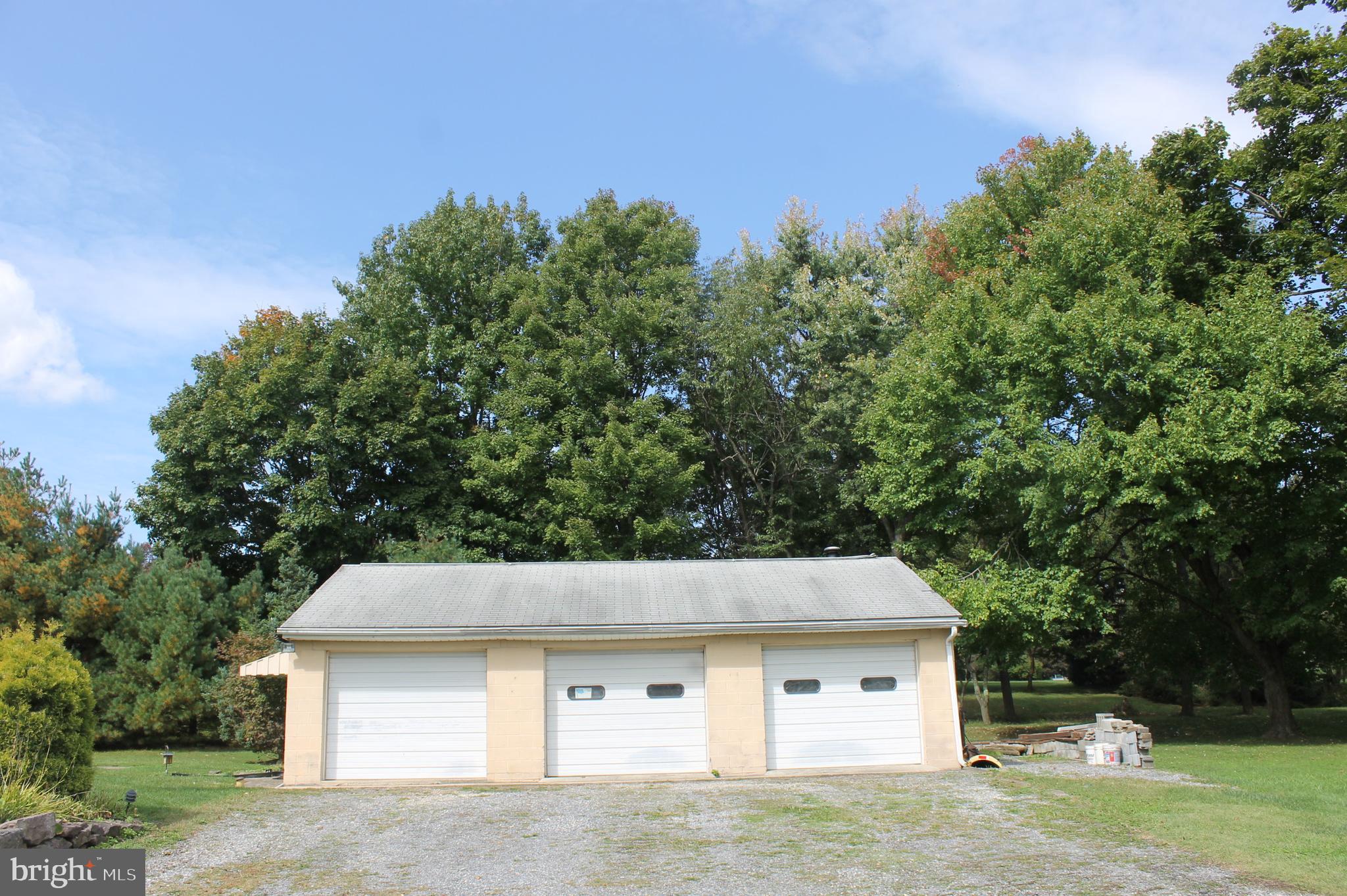 1443 Cedar Top Road Reading, PA 19607 - Photo 3 of 30