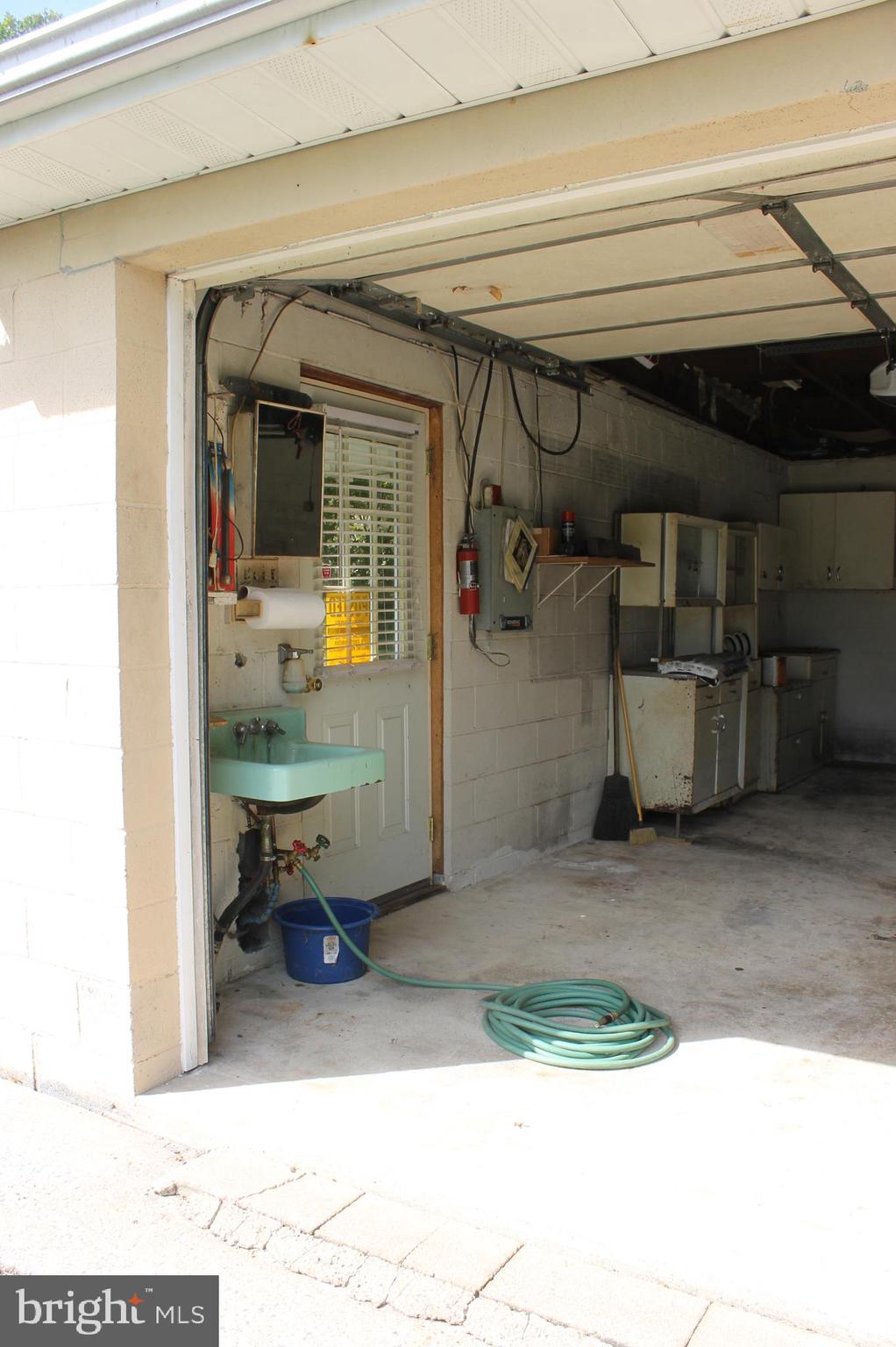 1443 Cedar Top Road Reading, PA 19607 - Photo 25 of 30 Hot and cold running water