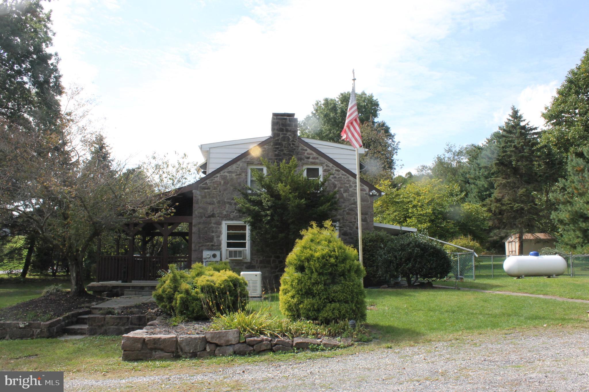 1443 Cedar Top Road Reading, PA 19607 - Photo 5 of 30