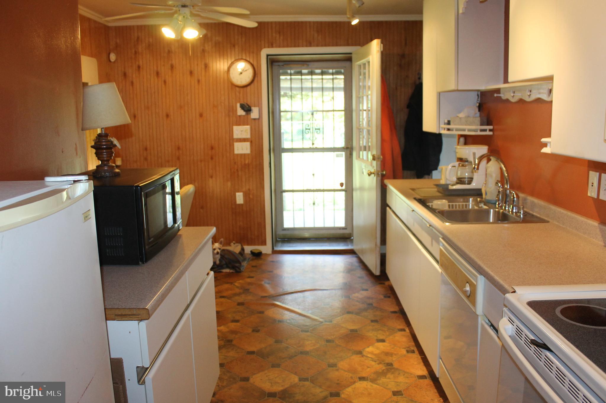 1443 Cedar Top Road Reading, PA 19607 - Photo 8 of 30