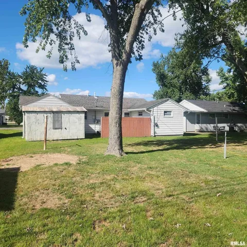 $110,000 | 720 Birchwood Avenue, Flora, IL 62839