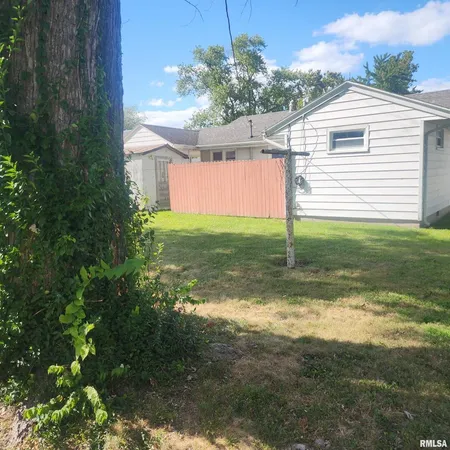 $105,000 | 720 Birchwood Avenue, Flora, IL 62839