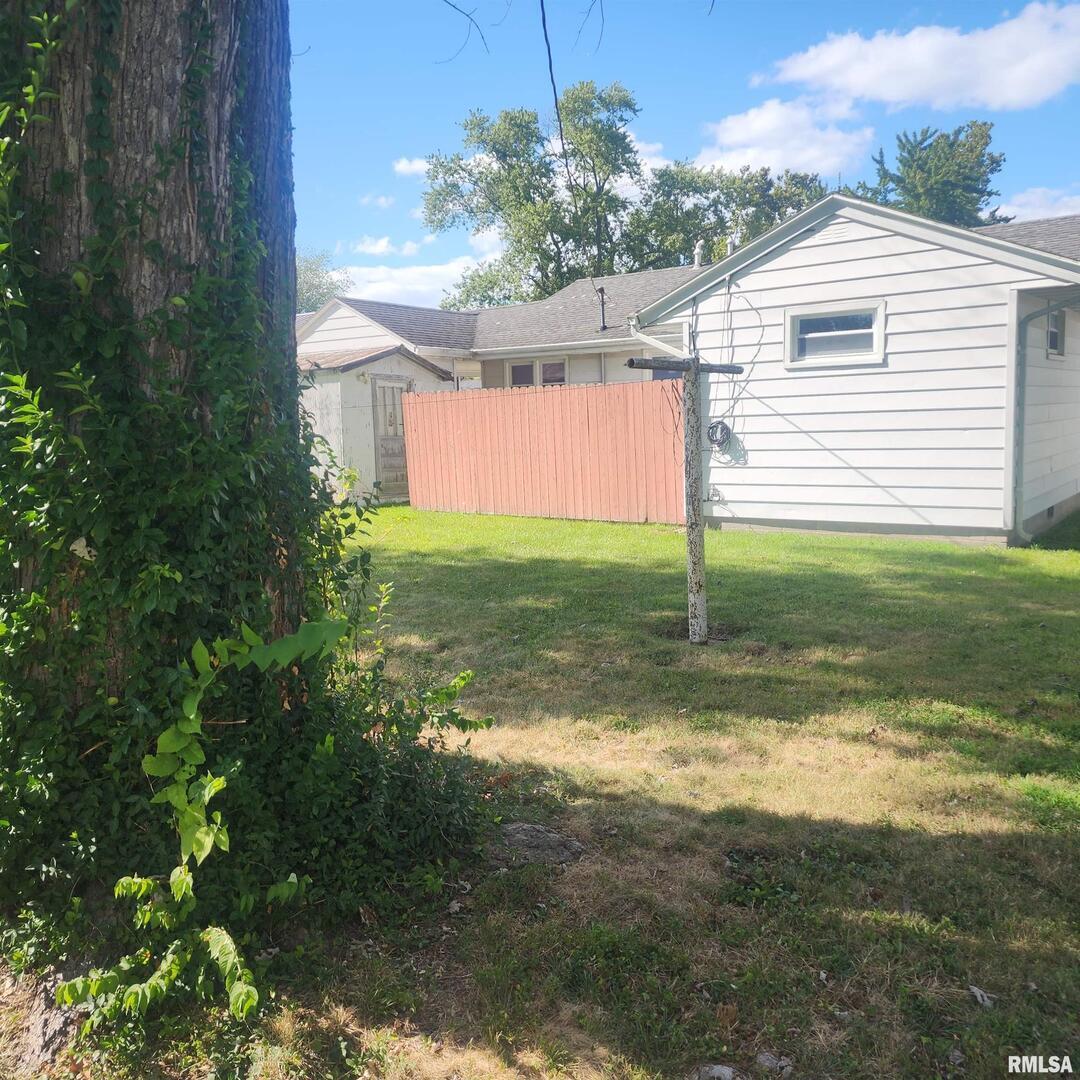 720 Birchwood Avenue Flora, IL 62839 - Photo 15 of 28