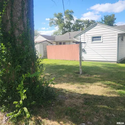 $110,000 | 720 Birchwood Avenue, Flora, IL 62839