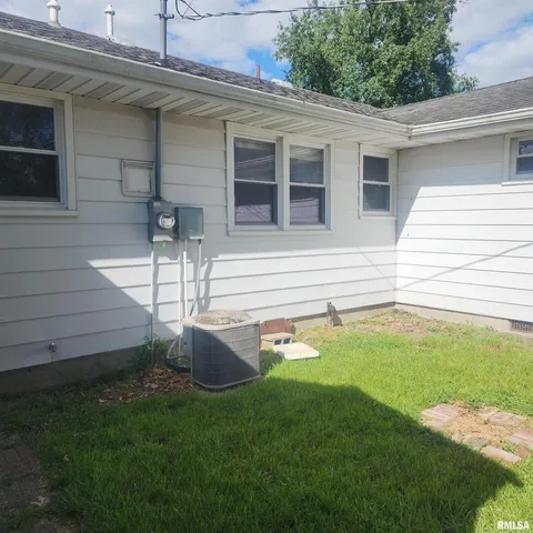 $110,000 | 720 Birchwood Avenue, Flora, IL 62839