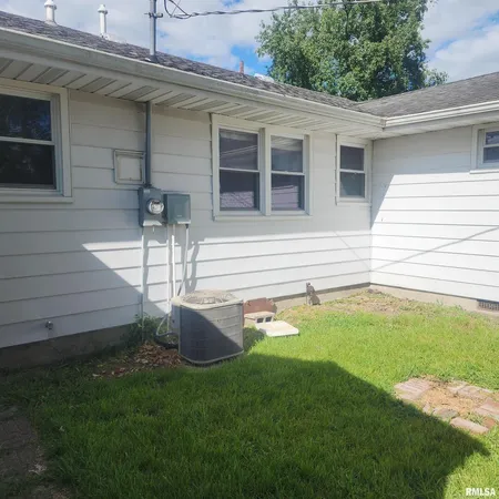 $105,000 | 720 Birchwood Avenue, Flora, IL 62839