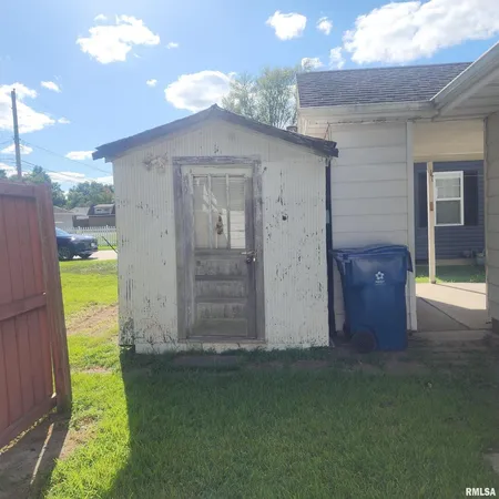 $105,000 | 720 Birchwood Avenue, Flora, IL 62839