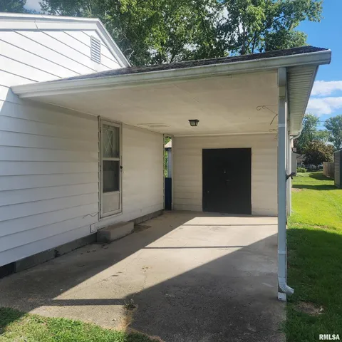 $110,000 | 720 Birchwood Avenue, Flora, IL 62839